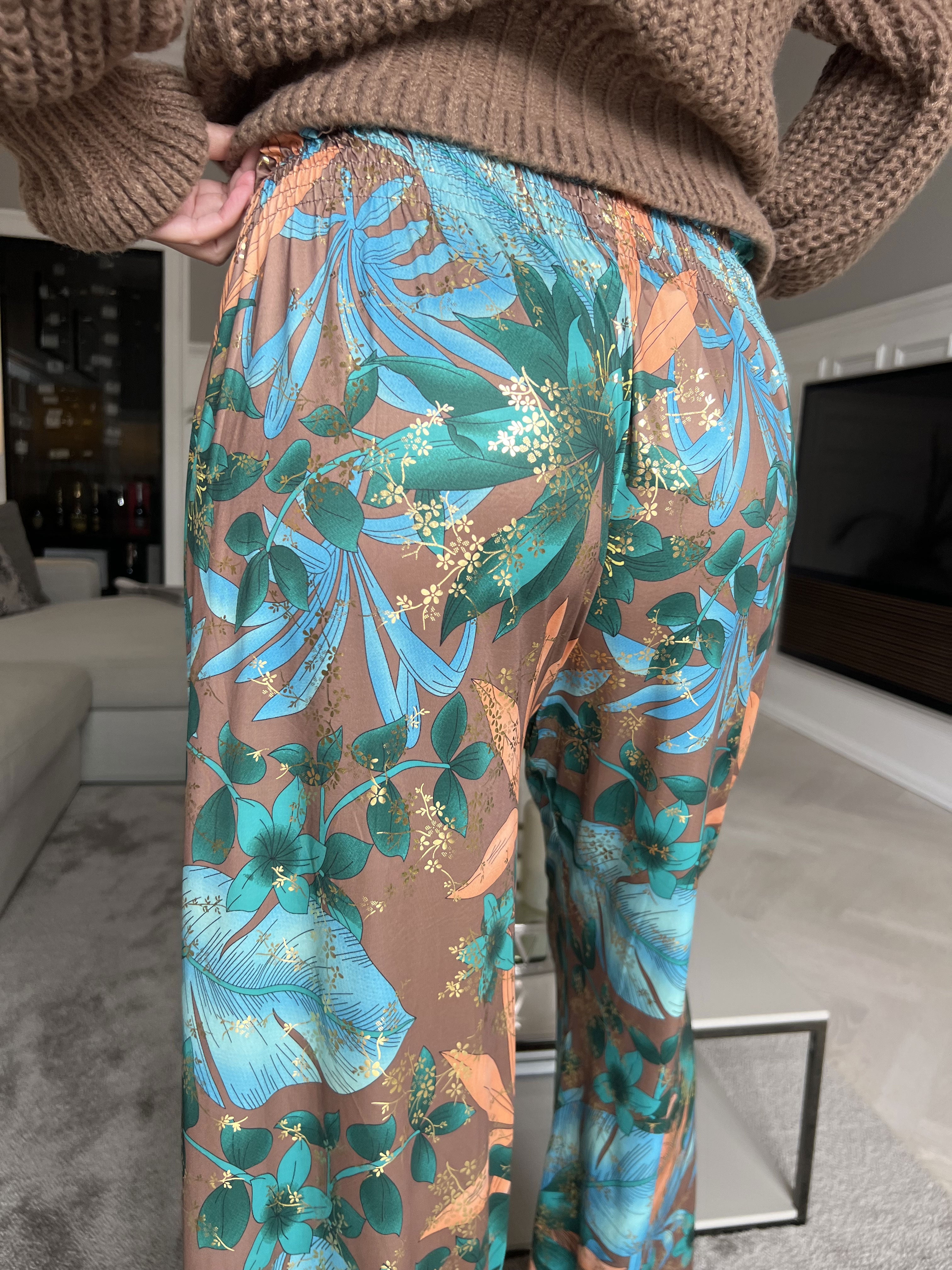 Pams Pants - Lösa mönstrade byxor i elastiskt tyg